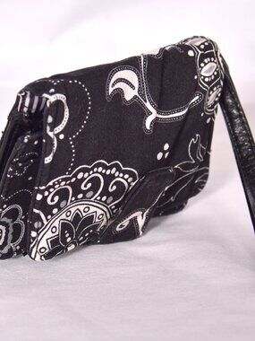 Thirty One Wristlet Detachable Strap ID Money Wallet Black White Floral